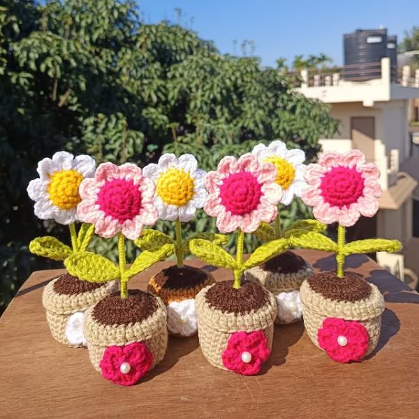 Chậu hoa len handmade